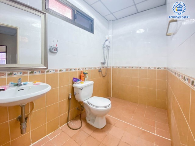 *****บ้านแฝดมือสองย่านนนทบุรี ม.อุดมทรัพย์ บางกรวย-ไทรน้อย หลังมุม! ทำเลดีที่สุดในโครงการ เนื้อที่ 37.1 ตร.ว. ฟังก์ชัน 3 ห้องนอน 2 ห้องน้ำ 1 ที่จอดรถ บ้านพร้อมยู่ ติดสวน บนทำเลเชื่อมต่อถ.ราชพฤกษ์, ถ.บางกรวย-ไทรน้อย ใกล้วงเวียนพระราม5